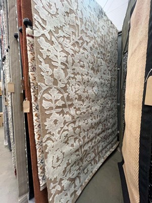 Lot 5064 - Large modern rug in brown and white with leaf...
