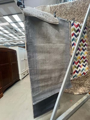 Lot 5071 - Small modern rug with grey border