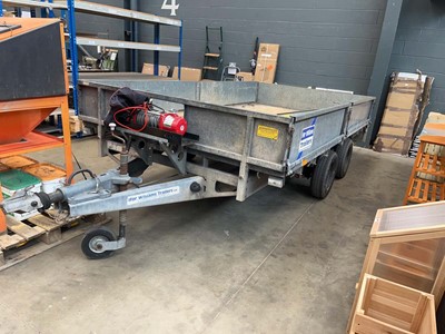 Lot 4447 - Twin-axle Ifor Williams trailer with ramps,...
