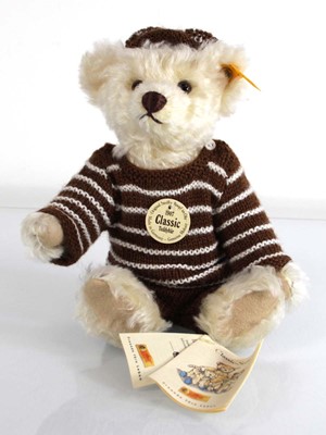 Lot 137 - A Steiff fully jointed bear 'Classic 1907', h....