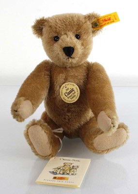Lot 138 - A Steiff fully jointed bear 'Classic 1905',...