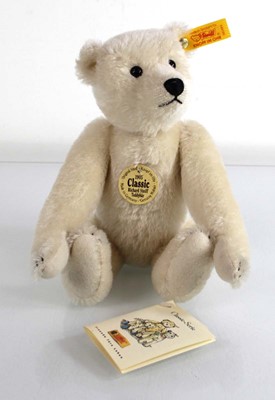 Lot 139 - A Steiff fully jointed bear 'Classic 1905',...