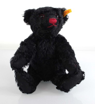 Lot 140 - A Steiff fully jointed bear, black, h. 28 cm