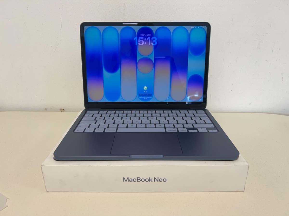 Lot Apple 13-inch MacBook Neo, 8GB memory, 512GB...