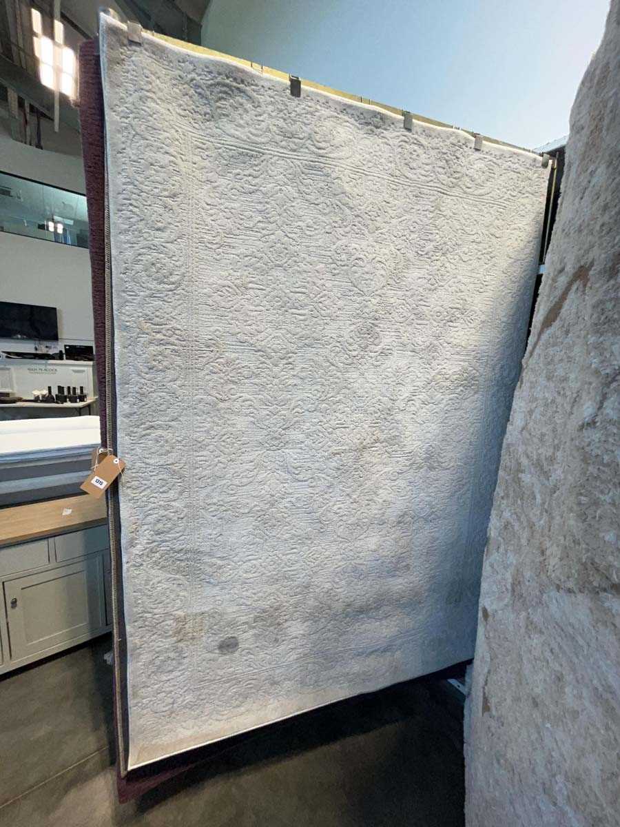 Lot 1315 - Patterned white area rug, approx. size 160 x...