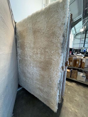 Lot 1323 - White shag pile area rug, approx. size 160 x...