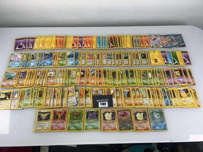 Lot 1189 - Approx. 250 vintage Pokémon/Energy cards from...