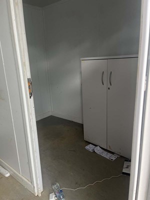 Lot Site welfare unit finished in grey, 26' x 9' x...