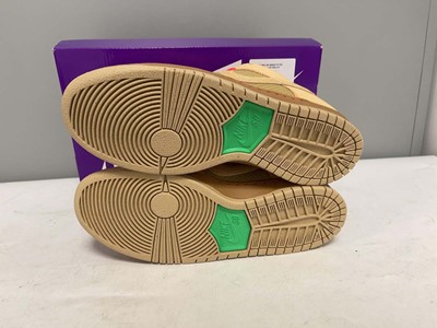Lot Nike UK9 SB dunk low pro trainers in canvas -...