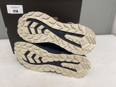 Lot Revolution Race UK10 hypershell boots in...