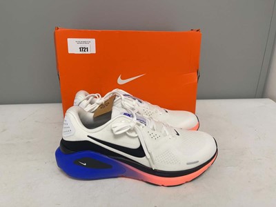 Lot Nike UK9.5 structure 26 trainers in white - boxed