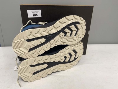 Lot Revolution Race UK10.5 hypershell boots in...