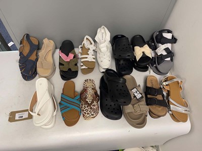 Lot 15x Pairs of sandals to include Haviianas,...