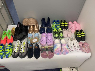 Lot 20x Pairs of children's shoes to include Fila,...