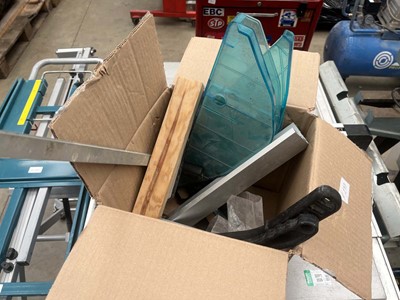 Lot 4517 - Makita table saw plus stand and Makita...