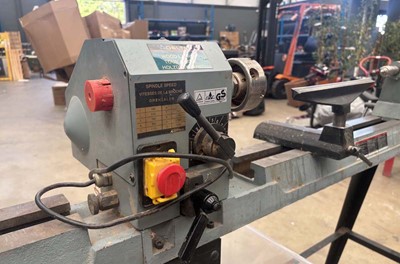 Lot 4518 - Delta 46-255 variable speed wood turning lathe...