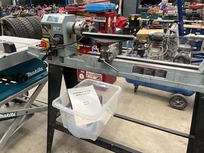 Lot 4518 - Delta 46-255 variable speed wood turning lathe...