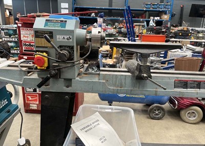 Lot 4518 - Delta 46-255 variable speed wood turning lathe...