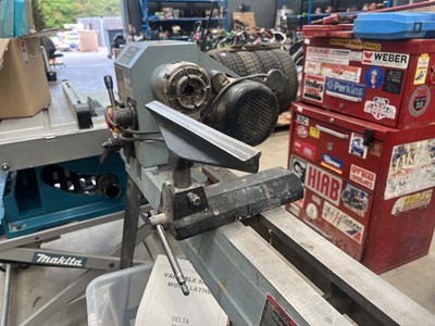 Lot 4518 - Delta 46-255 variable speed wood turning lathe...