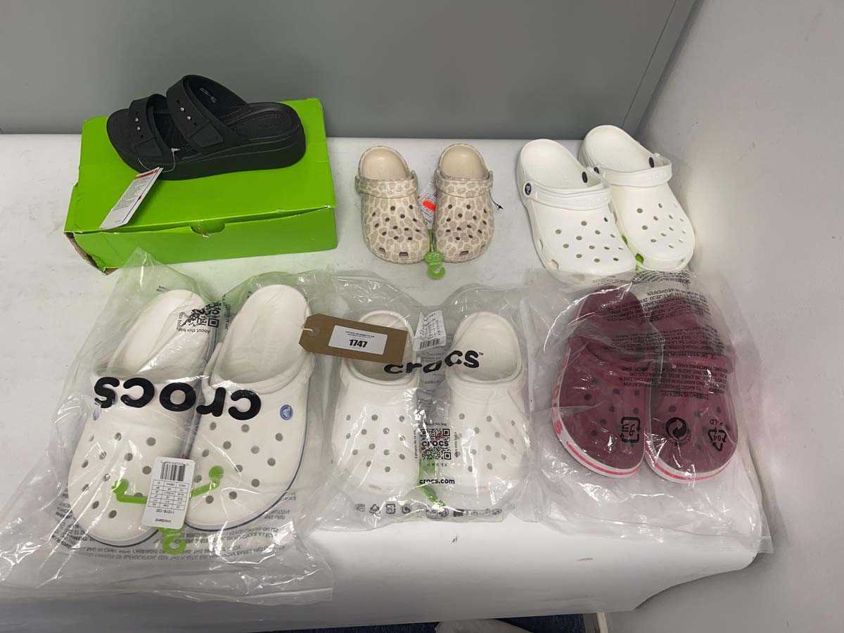 Lot 6x Pairs of Crocs in various styles & sizes