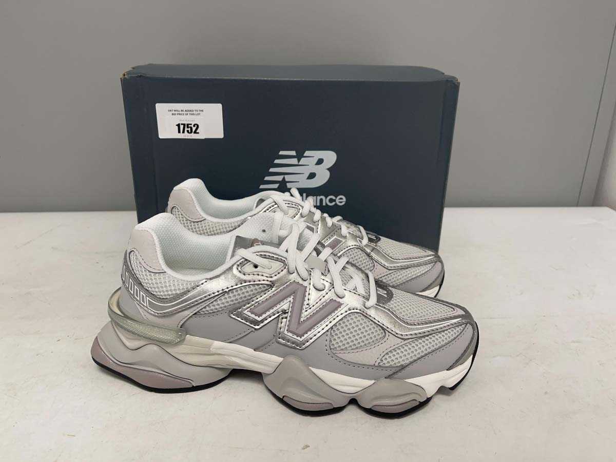 Lot New Balance UK7 9060 trainers in grey - boxed