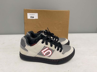 Lot Adidas x Five Ten UK5.5 freerider trainers in...