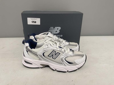 Lot New Balance UK5 530 trainers in white - boxed