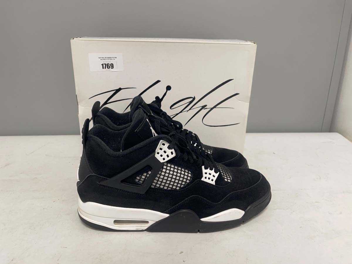 Lot Nike UK10 air jordan 4 retro trainers in black...