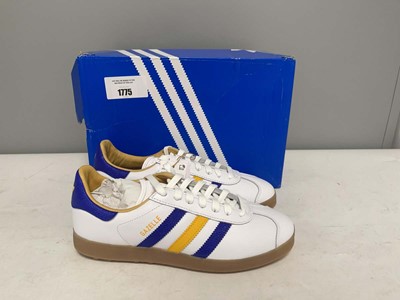 Lot Adidas UK8 gazelle golf trainers in white - boxed