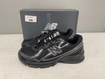 Lot New Balance UK9 740 trainers in black - boxed