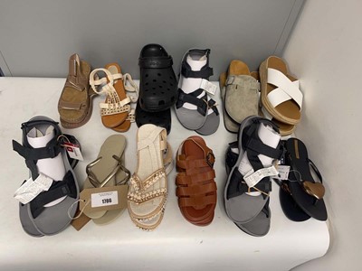 Lot 12x Pairs of sandals to include Fitflop, Crocs,...