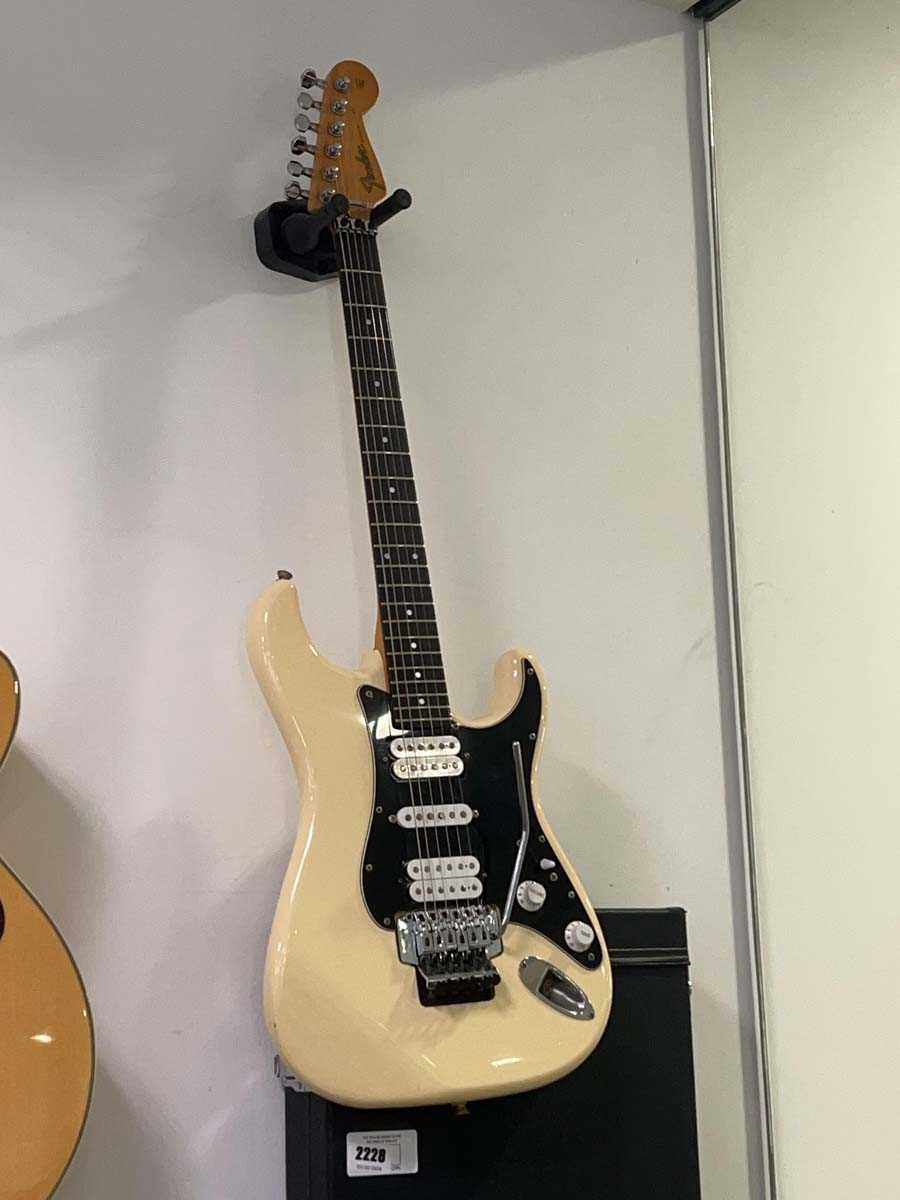 Lot 2228 - Fender Stratocaster 6 string electric guitar...