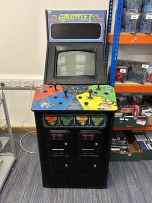 Lot 1106 - Gauntlet 4-player Atari Arcade machine from 1985