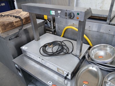 Lot 426 - 70cm electric benchtop heated gantry