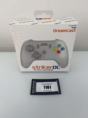 Lot 1099 - Retro Fighters Striker DC wireless gamepad...