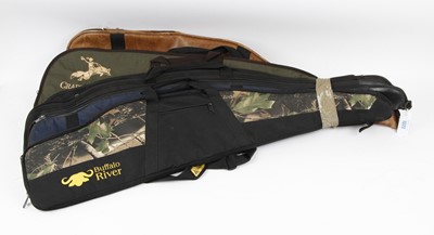 Lot 1322 - 5 Padded nylon rifle slips and padded leather...
